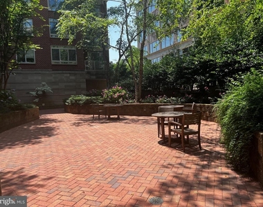 820 N Pollard Street - Photo Thumbnail 14
