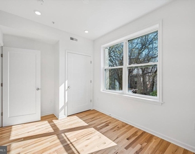 1645 N Marshall Street - Photo Thumbnail 5