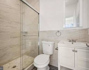 1645 N Marshall Street - Photo Thumbnail 6