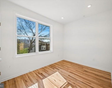 1645 N Marshall Street - Photo Thumbnail 4