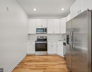 1645 N Marshall Street - Photo Thumbnail 3