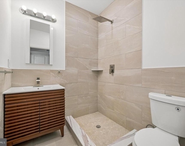 1645 N Marshall Street - Photo Thumbnail 9