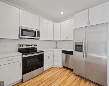 1645 N Marshall Street - Photo Thumbnail 2