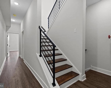 2146 N Front Street - Photo Thumbnail 10