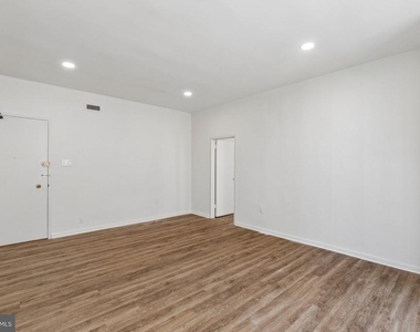 135 S 19th Street - Photo Thumbnail 6