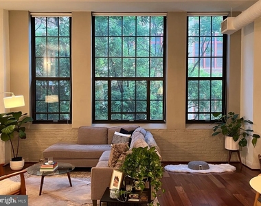 2429 Locust Street - Photo Thumbnail 4