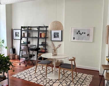 2429 Locust Street - Photo Thumbnail 2