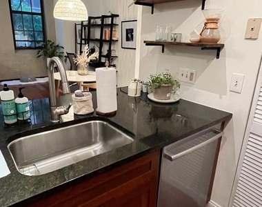 2429 Locust Street - Photo Thumbnail 15