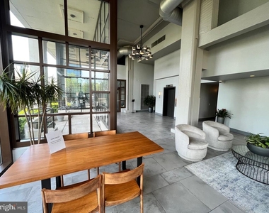 2429 Locust Street - Photo Thumbnail 28