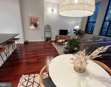2429 Locust Street - Photo Thumbnail 9