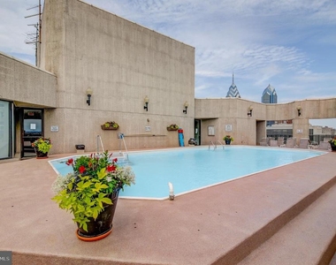 2020 Walnut Street - Photo Thumbnail 2