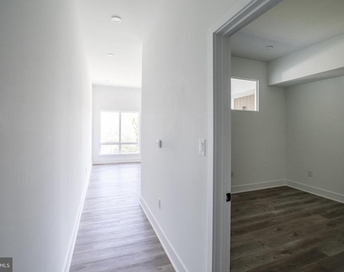 1420 Point Breeze Avenue - Photo Thumbnail 12