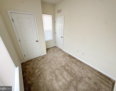 1327 S 27th Street - Photo Thumbnail 18