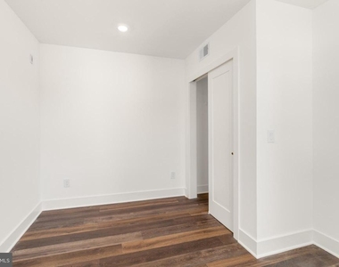 7037 Ridge Avenue - Photo Thumbnail 8