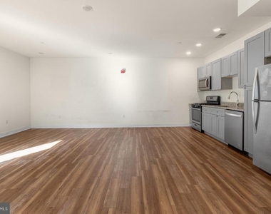 2411 Kensington Avenue - Photo Thumbnail 3