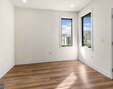 2411 Kensington Avenue - Photo Thumbnail 15