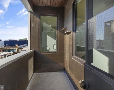 2411 Kensington Avenue - Photo Thumbnail 24