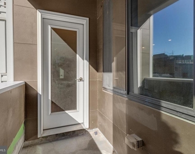 2411 Kensington Avenue - Photo Thumbnail 10