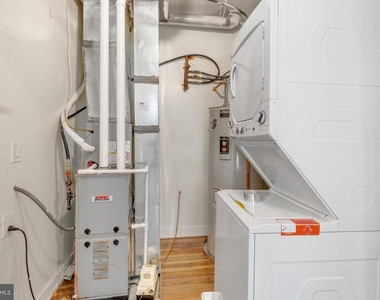 2411 Kensington Avenue - Photo Thumbnail 16
