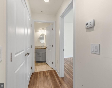 2411 Kensington Avenue - Photo Thumbnail 11