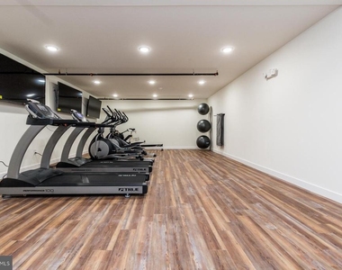 2411 Kensington Avenue - Photo Thumbnail 27