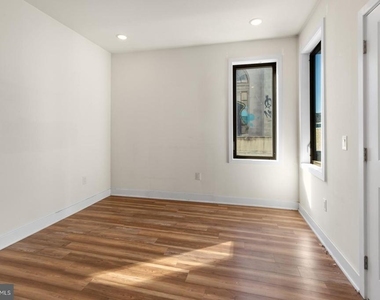 2411 Kensington Avenue - Photo Thumbnail 12