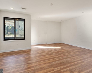 2411 Kensington Avenue - Photo Thumbnail 2