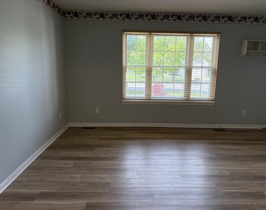 4101 Rolling Meadow Lane - Photo Thumbnail 4