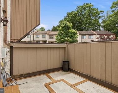 804 Bismark Way - Photo Thumbnail 3