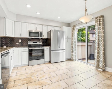 804 Bismark Way - Photo Thumbnail 7