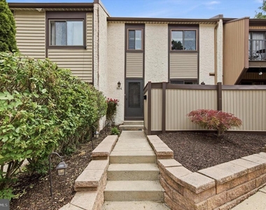 804 Bismark Way - Photo Thumbnail 1