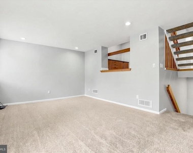 804 Bismark Way - Photo Thumbnail 12