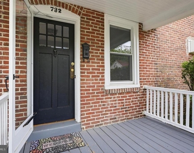 732 W Railroad Avenue - Photo Thumbnail 2
