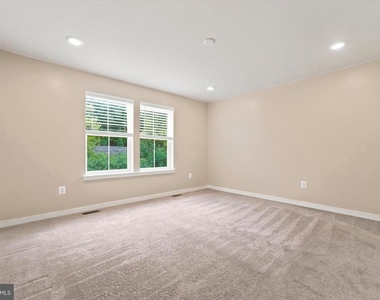 59 Four Leaf Drive - Photo Thumbnail 8