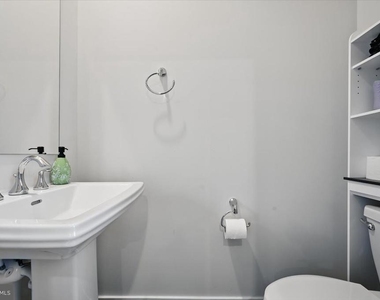 825 Pecan Road - Photo Thumbnail 7