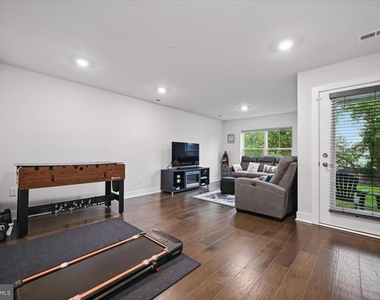 825 Pecan Road - Photo Thumbnail 2