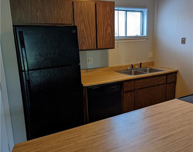829 Applewood Lane - Photo Thumbnail 2