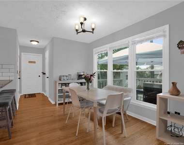 1928 Daphne Circle - Photo Thumbnail 9