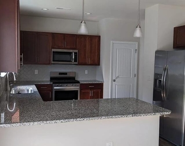108 Mallard Loop Drive - Photo Thumbnail 4