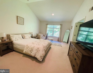 46 Hoover Avenue - Photo Thumbnail 28