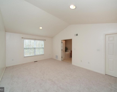 46 Hoover Avenue - Photo Thumbnail 17