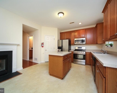 46 Hoover Avenue - Photo Thumbnail 6