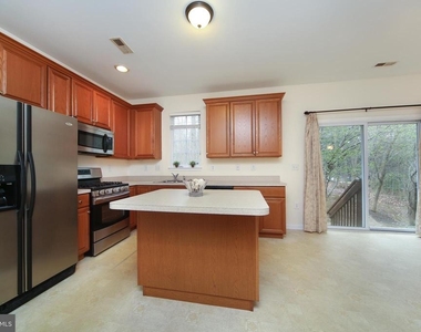 46 Hoover Avenue - Photo Thumbnail 5
