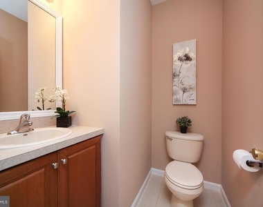 46 Hoover Avenue - Photo Thumbnail 9