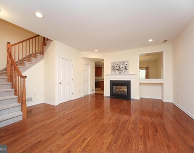 46 Hoover Avenue - Photo Thumbnail 3
