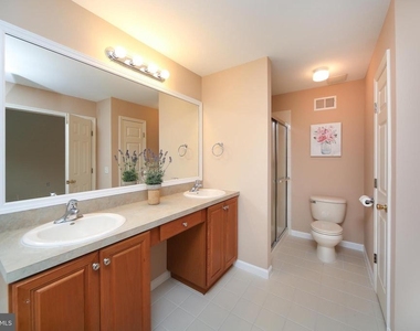 46 Hoover Avenue - Photo Thumbnail 19