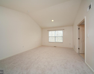 46 Hoover Avenue - Photo Thumbnail 16