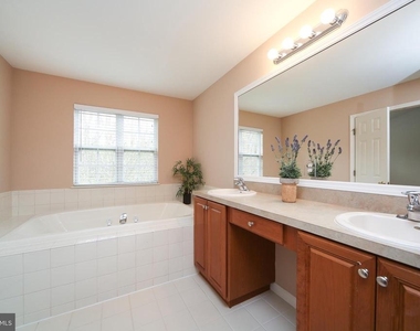 46 Hoover Avenue - Photo Thumbnail 20