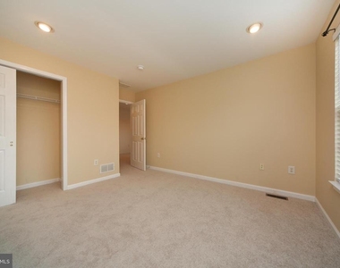 46 Hoover Avenue - Photo Thumbnail 13