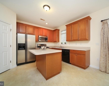 46 Hoover Avenue - Photo Thumbnail 4